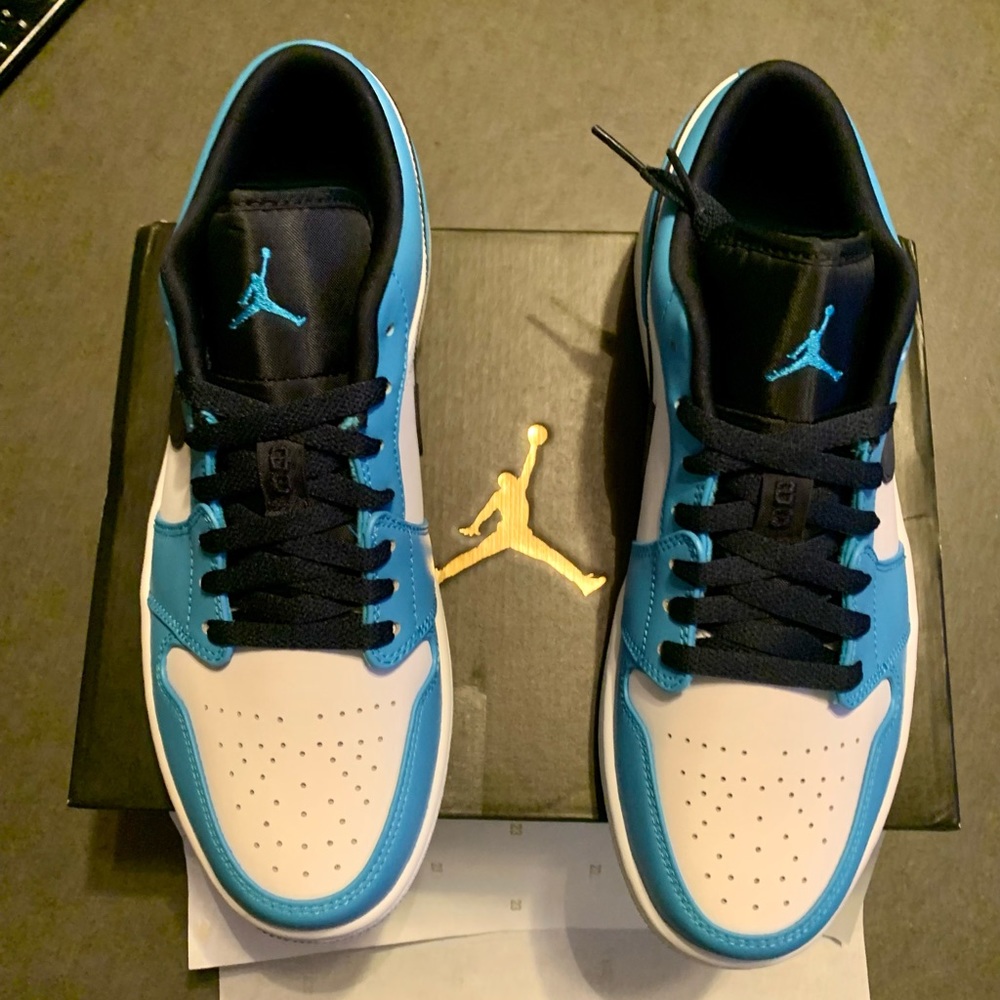 Nike Air Jordan 1 Low UNC deadstock size 9.5